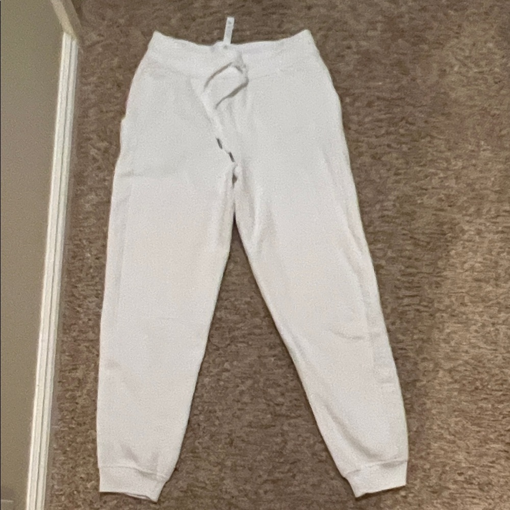 White Lulu Jogger sweatpants
